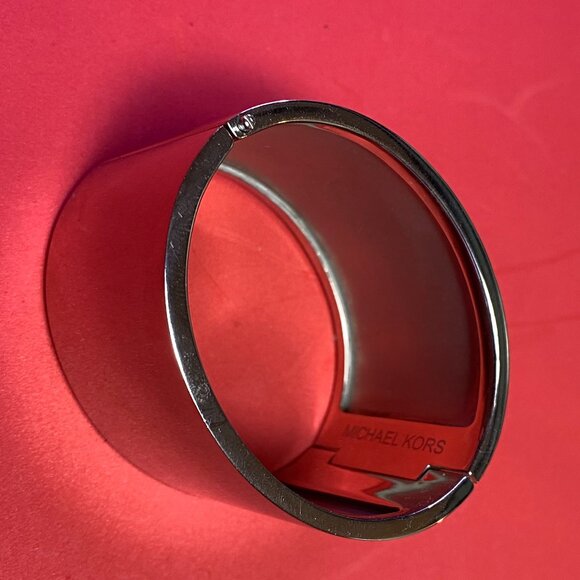 Michael Kors Wide Silver Tone Hinged Bracelet - Picture 1 of 6